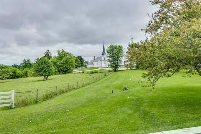 2749 Town Hall Rd, Mount Horeb, WI 53572