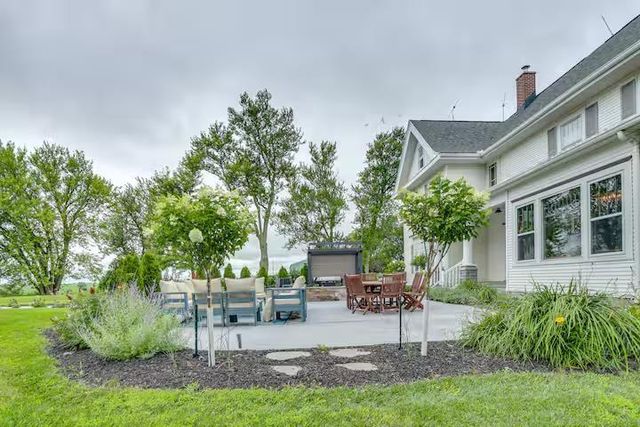 2749 Town Hall Rd, Mount Horeb, WI 53572