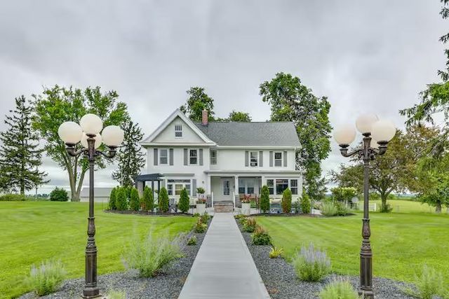 2749 Town Hall Rd, Mount Horeb, WI 53572