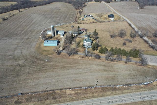 2749 Town Hall Rd, Mount Horeb, WI 53572