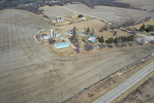 2749 Town Hall Rd, Mount Horeb, WI 53572