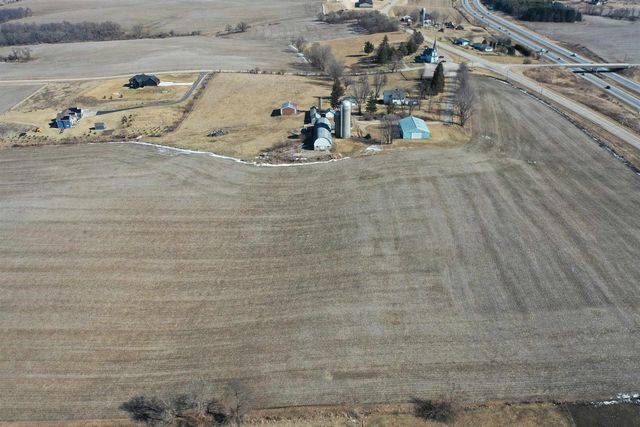 2749 Town Hall Rd, Mount Horeb, WI 53572