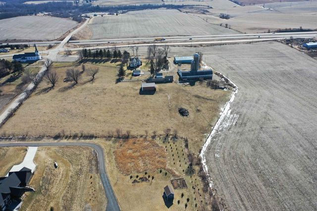 2749 Town Hall Rd, Mount Horeb, WI 53572