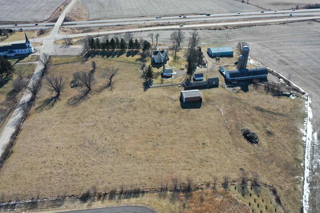 2749 Town Hall Rd, Mount Horeb, WI 53572