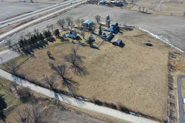 2749 Town Hall Rd, Mount Horeb, WI 53572
