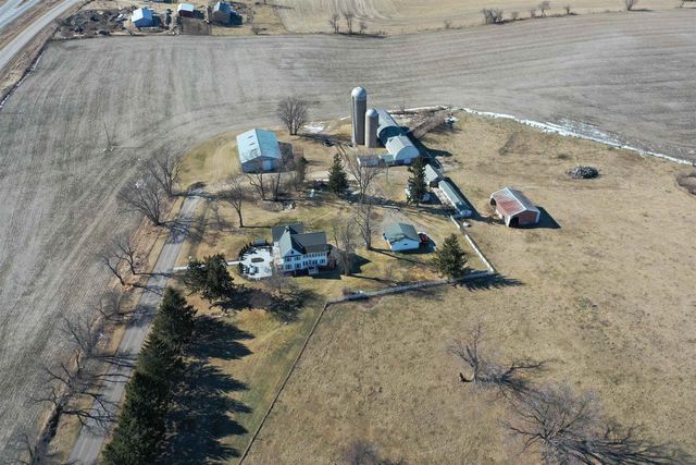 2749 Town Hall Rd, Mount Horeb, WI 53572