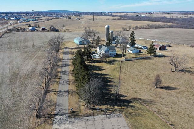 2749 Town Hall Rd, Mount Horeb, WI 53572