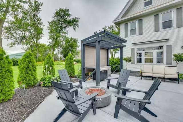 2749 Town Hall Rd, Mount Horeb, WI 53572
