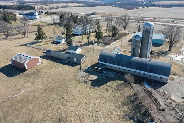 2749 Town Hall Rd, Mount Horeb, WI 53572