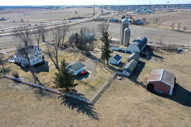 2749 Town Hall Rd, Mount Horeb, WI 53572