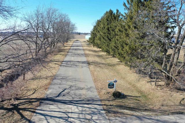 2749 Town Hall Rd, Mount Horeb, WI 53572