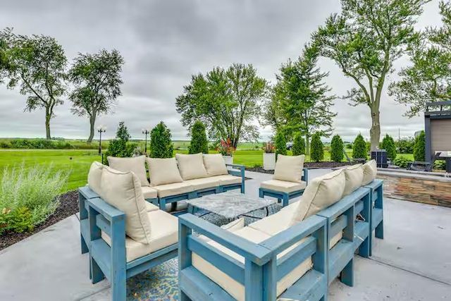 2749 Town Hall Rd, Mount Horeb, WI 53572