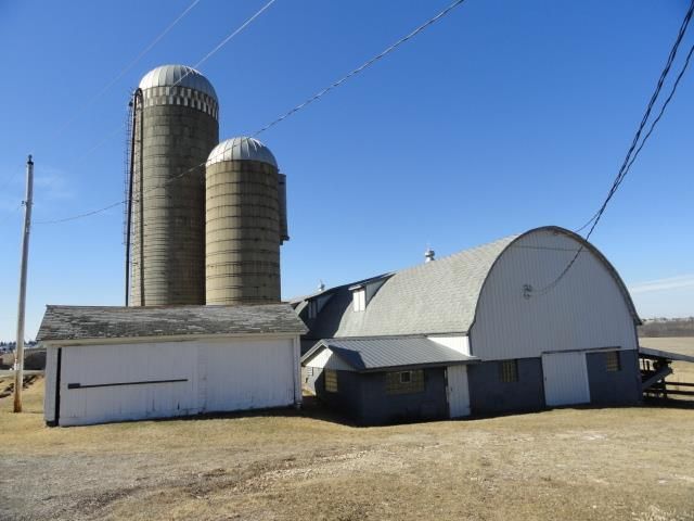 2749 Town Hall Rd, Mount Horeb, WI 53572