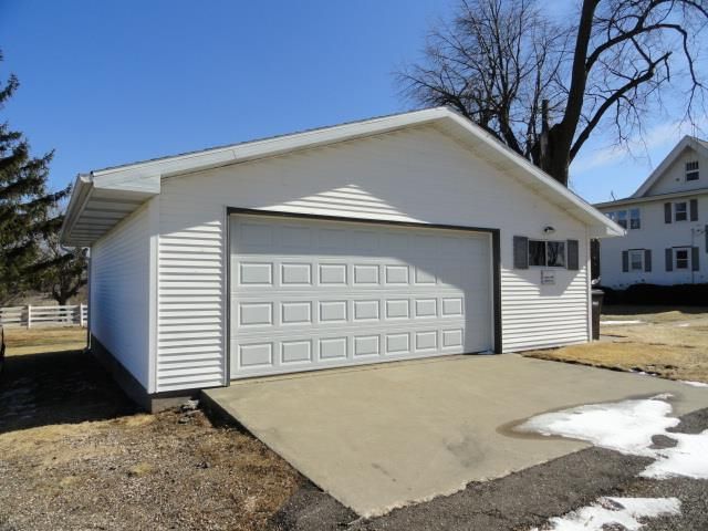 2749 Town Hall Rd, Mount Horeb, WI 53572