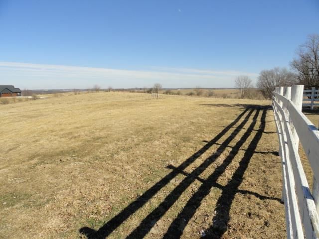 2749 Town Hall Rd, Mount Horeb, WI 53572