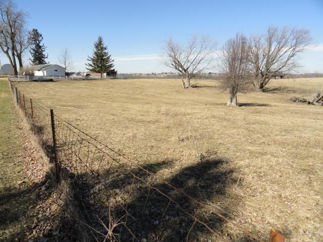 2749 Town Hall Rd, Mount Horeb, WI 53572