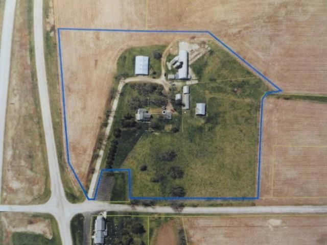 2749 Town Hall Rd, Mount Horeb, WI 53572