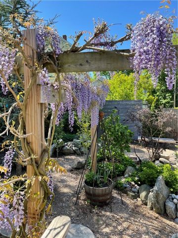 33 Evergreen Street, Providence, RI 02906