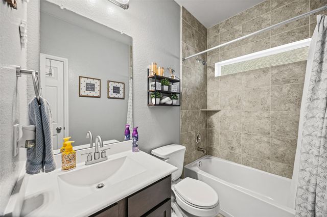 126 Polar Bear Trail, Crosby, TX 77532