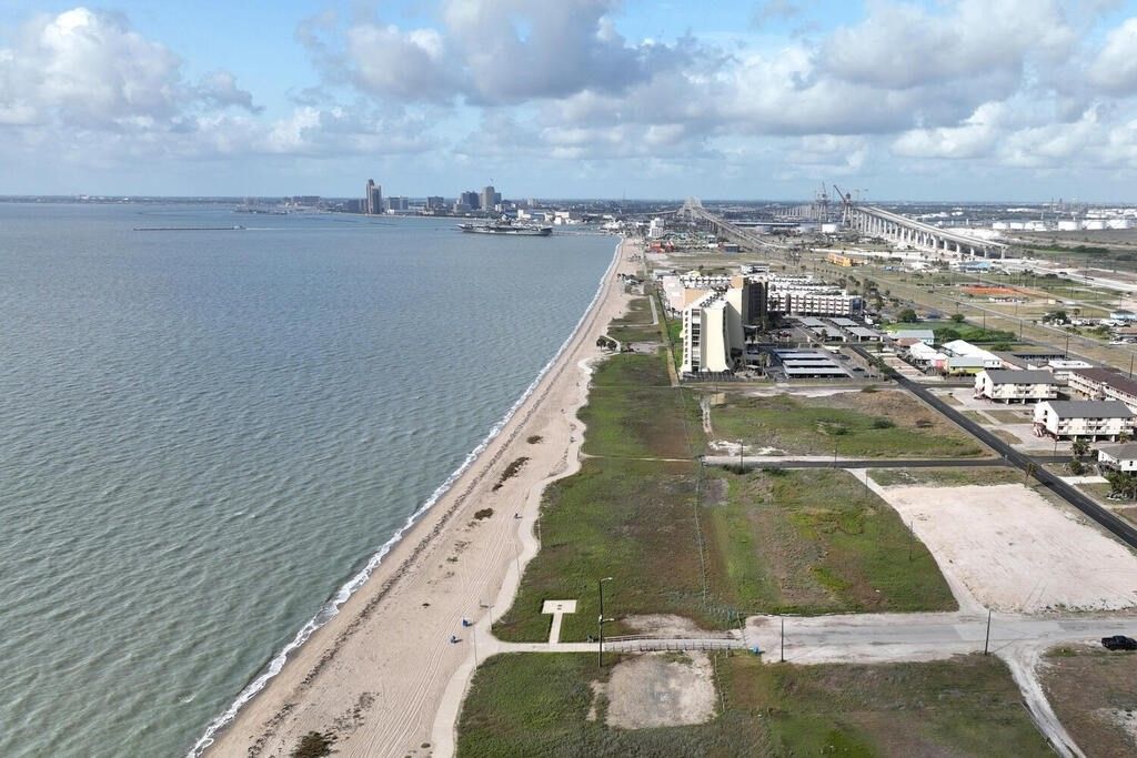 4421 N Shoreline Blvd, Corpus Christi, TX 78402 — photo 2
