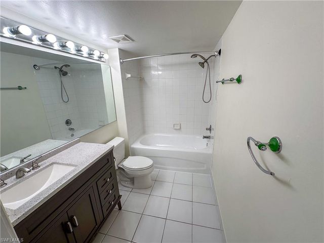 1250 Wildwood Lakes BLVD 206, Naples, FL 34104