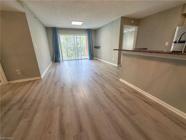 1250 Wildwood Lakes BLVD 206, Naples, FL 34104