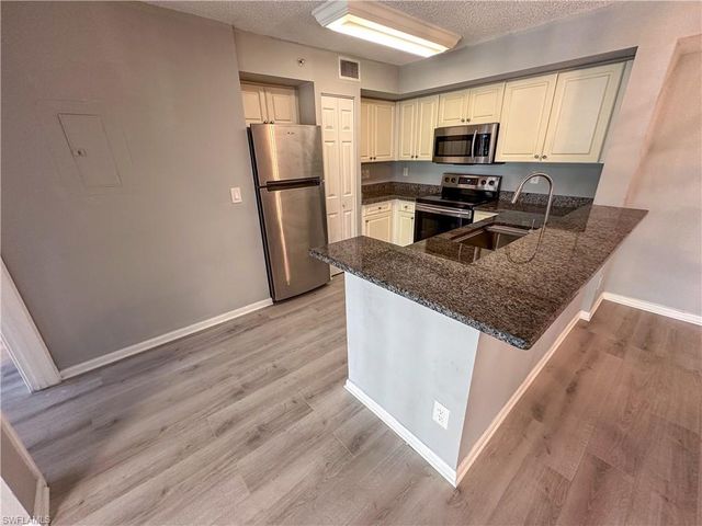 1250 Wildwood Lakes BLVD 206, Naples, FL 34104