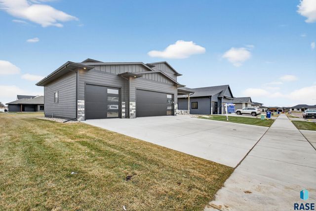 5411 W Patriot St Street, Sioux Falls, SD 57107