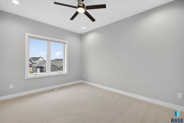 5411 W Patriot St Street, Sioux Falls, SD 57107