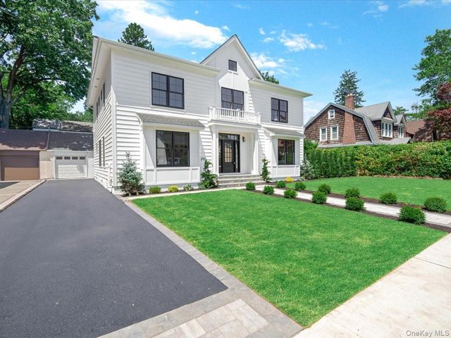 8 Brixton Road, Garden City, NY 11530