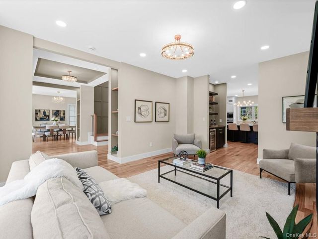 8 Brixton Road, Garden City, NY 11530