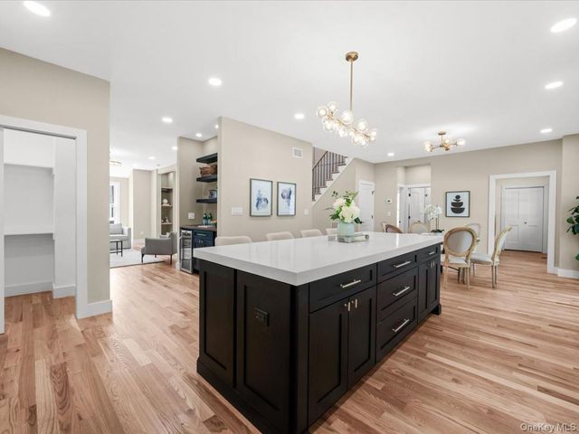 8 Brixton Road, Garden City, NY 11530