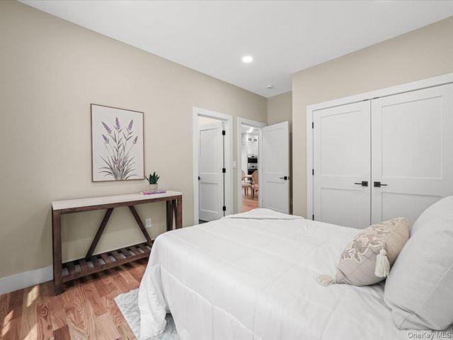 8 Brixton Road, Garden City, NY 11530