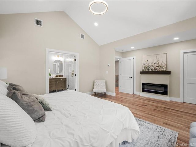 8 Brixton Road, Garden City, NY 11530