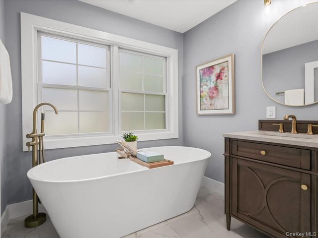 8 Brixton Road, Garden City, NY 11530