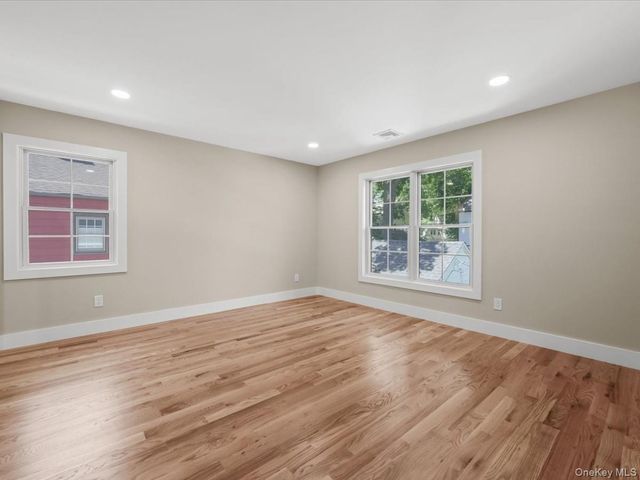 8 Brixton Road, Garden City, NY 11530