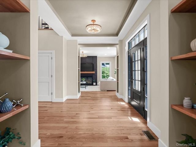 8 Brixton Road, Garden City, NY 11530