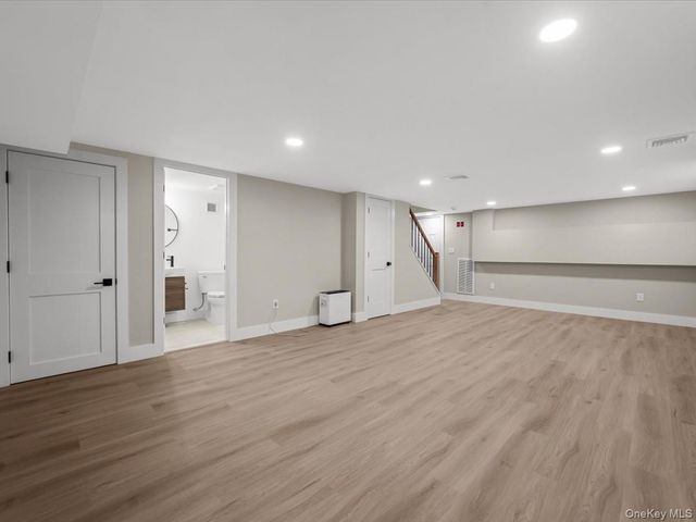 8 Brixton Road, Garden City, NY 11530