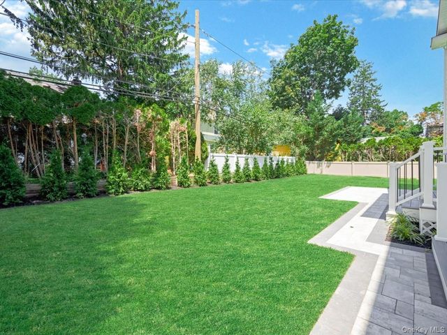 8 Brixton Road, Garden City, NY 11530