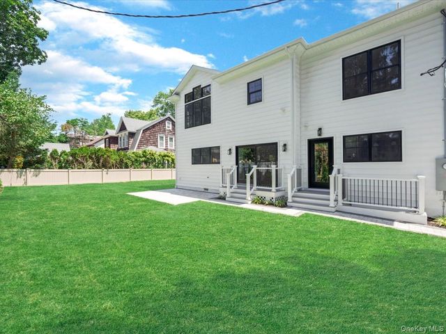 8 Brixton Road, Garden City, NY 11530
