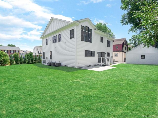 8 Brixton Road, Garden City, NY 11530
