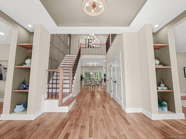 8 Brixton Road, Garden City, NY 11530