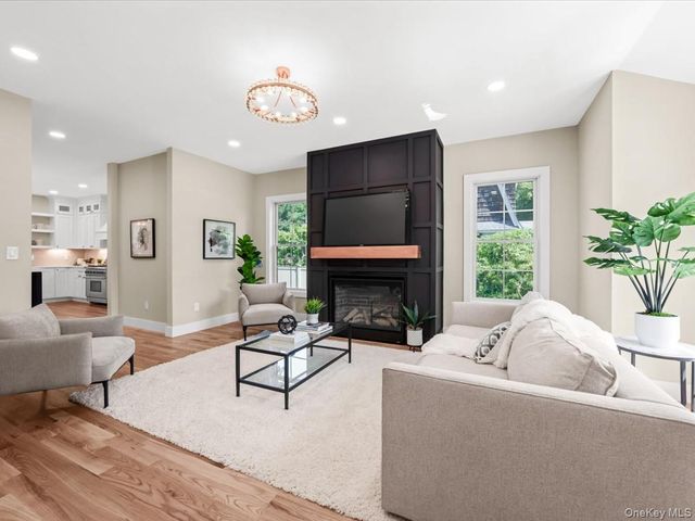 8 Brixton Road, Garden City, NY 11530