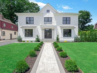 8 Brixton Road, Garden City, NY 11530