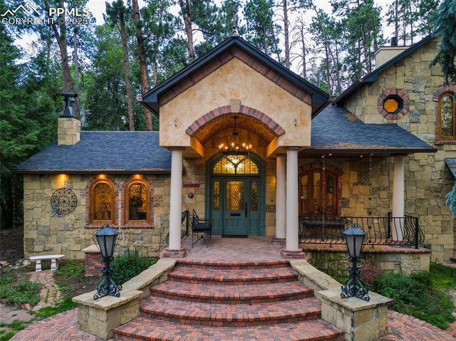 1815 Pine Grove Avenue, Colorado Springs, CO 80906