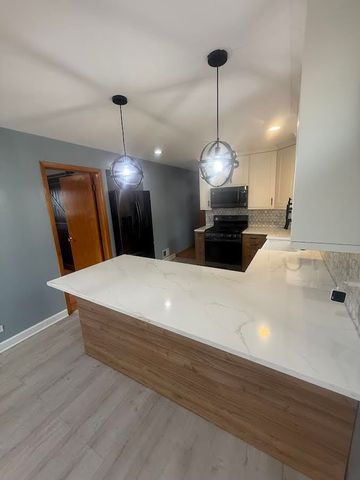 7753 W Forest Preserve Avenue, Chicago, IL 60634