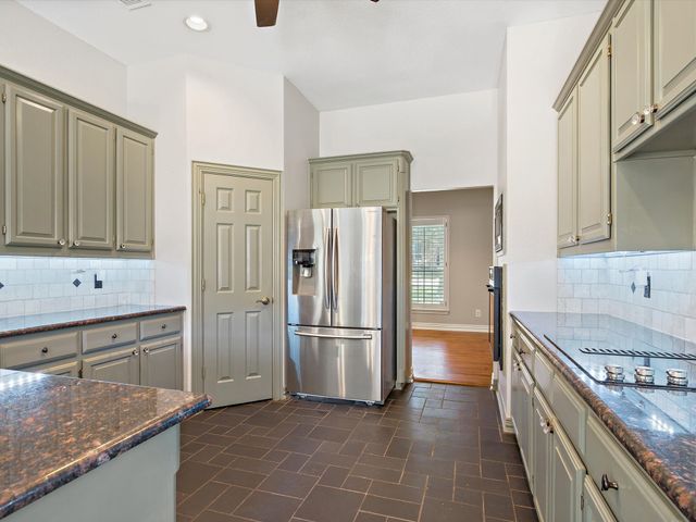 18731 Thorntree Lane, Dallas, TX 75252