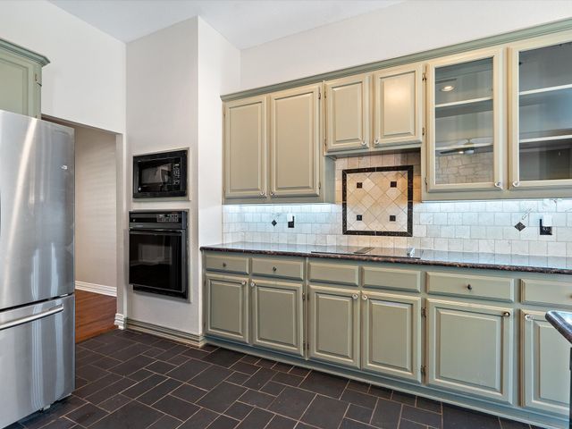 18731 Thorntree Lane, Dallas, TX 75252