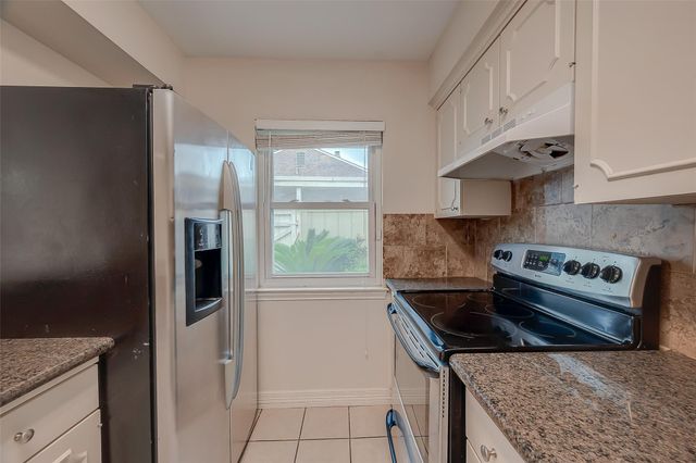 2047 Winrock Boulevard 61, Houston, TX 77057