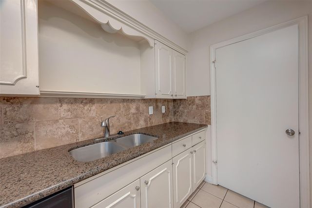 2047 Winrock Boulevard 61, Houston, TX 77057